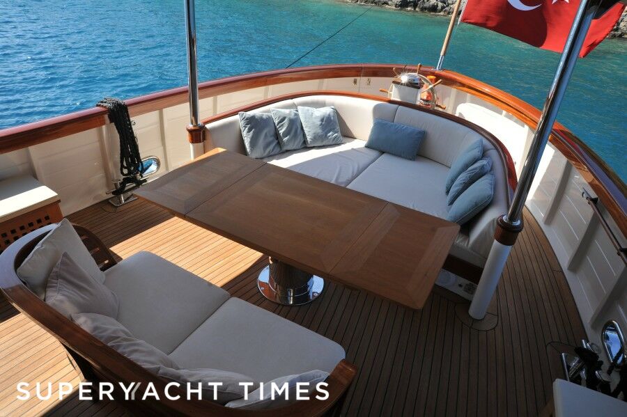 Larimar yacht deck