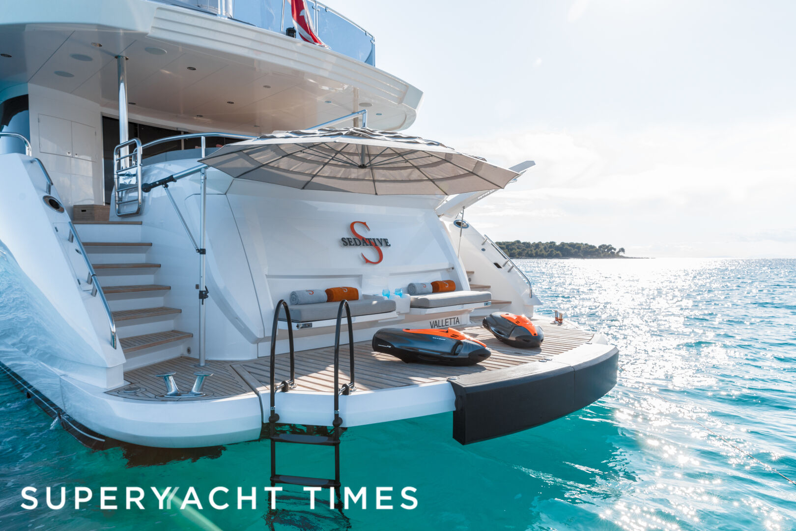 Sedative yacht swim platform