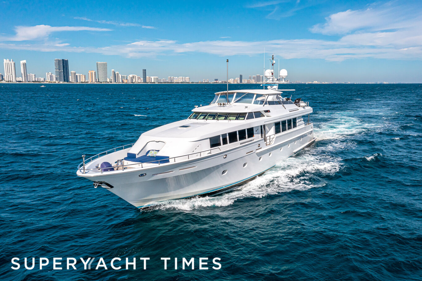 36m-intermarine-motor-yacht-savannah-sold