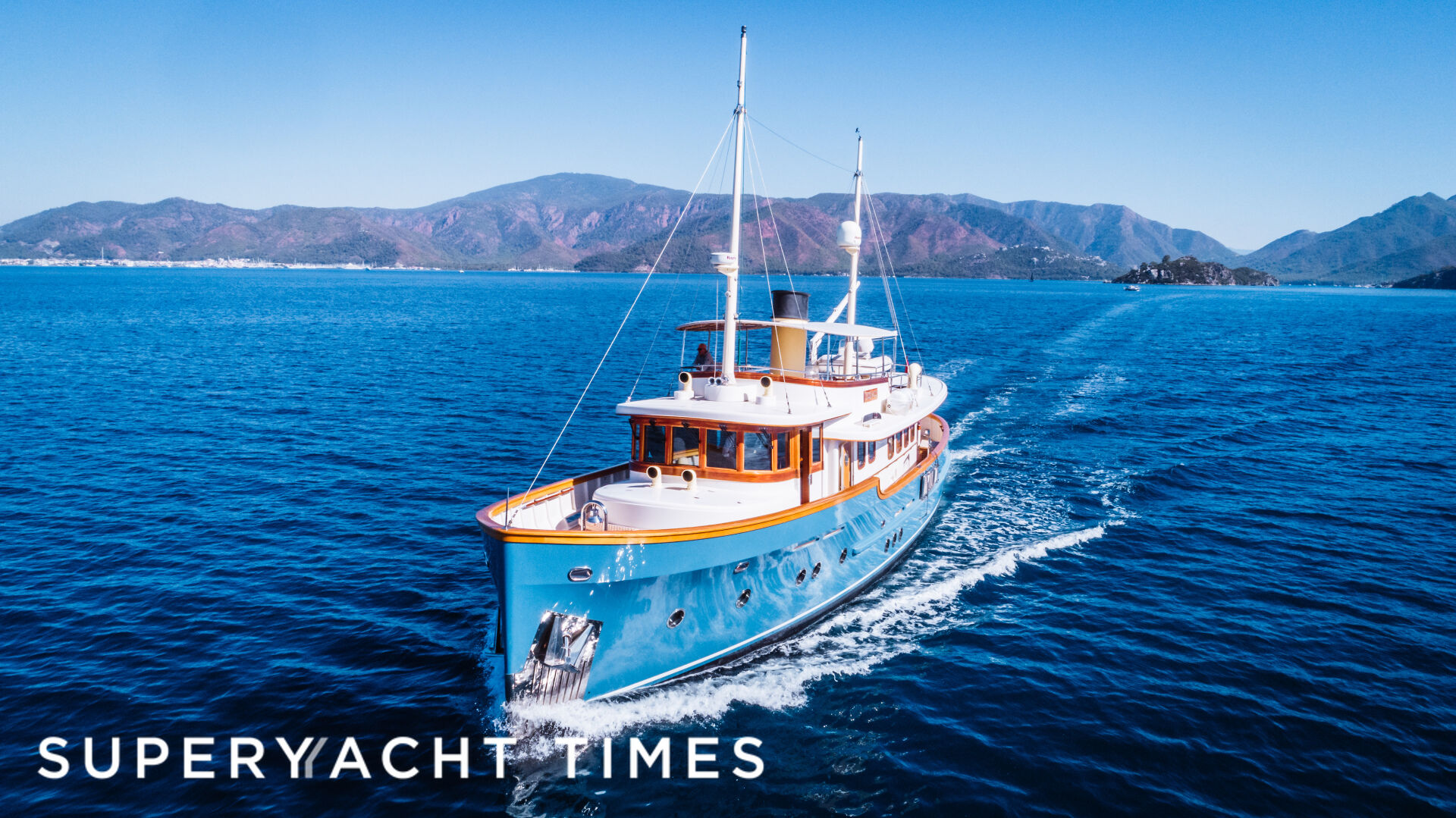Larimar yacht cruising 