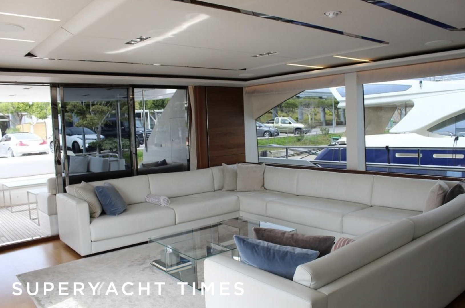 Samaya yacht saloon 