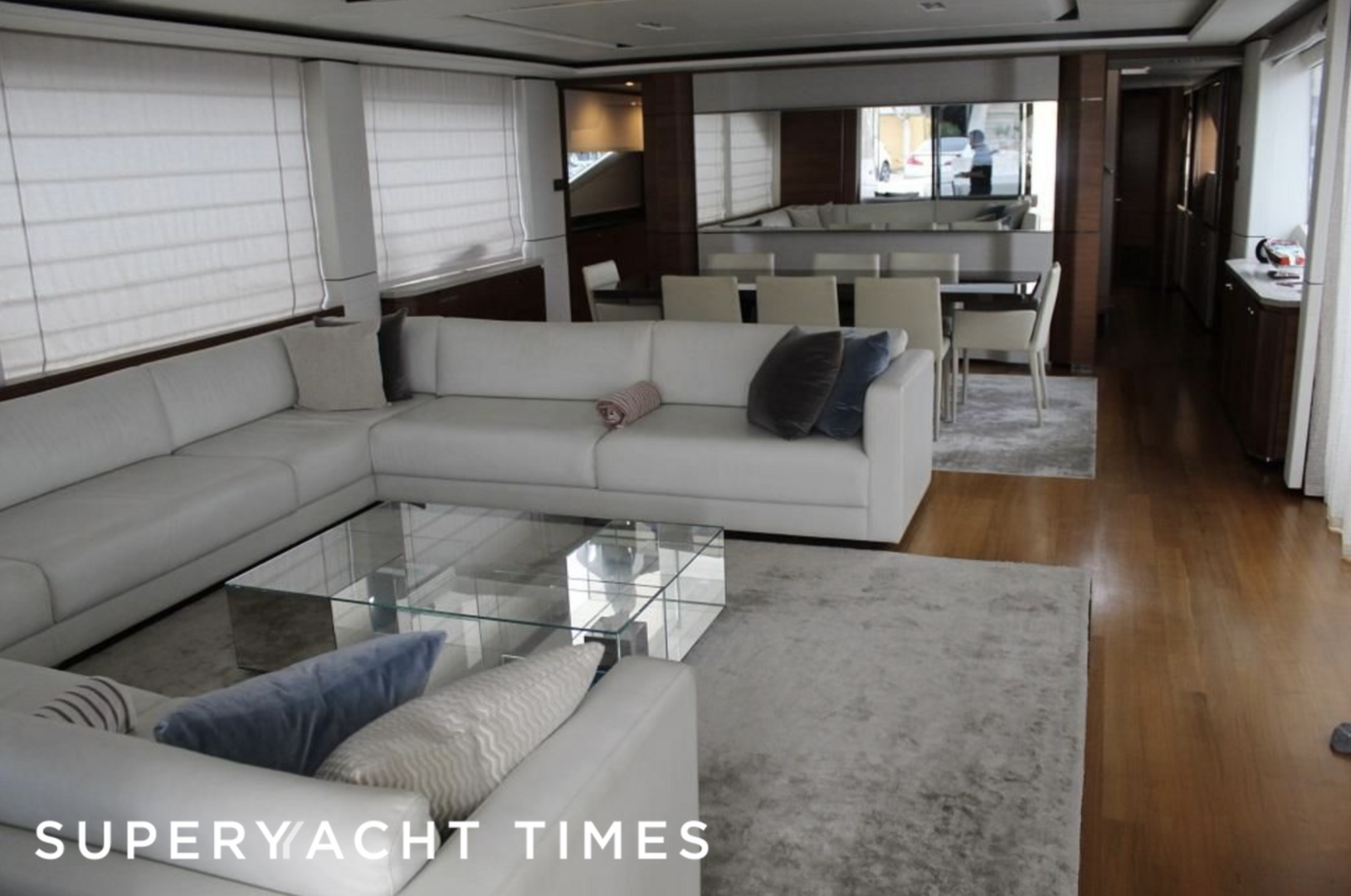 Samaya yacht saloon 