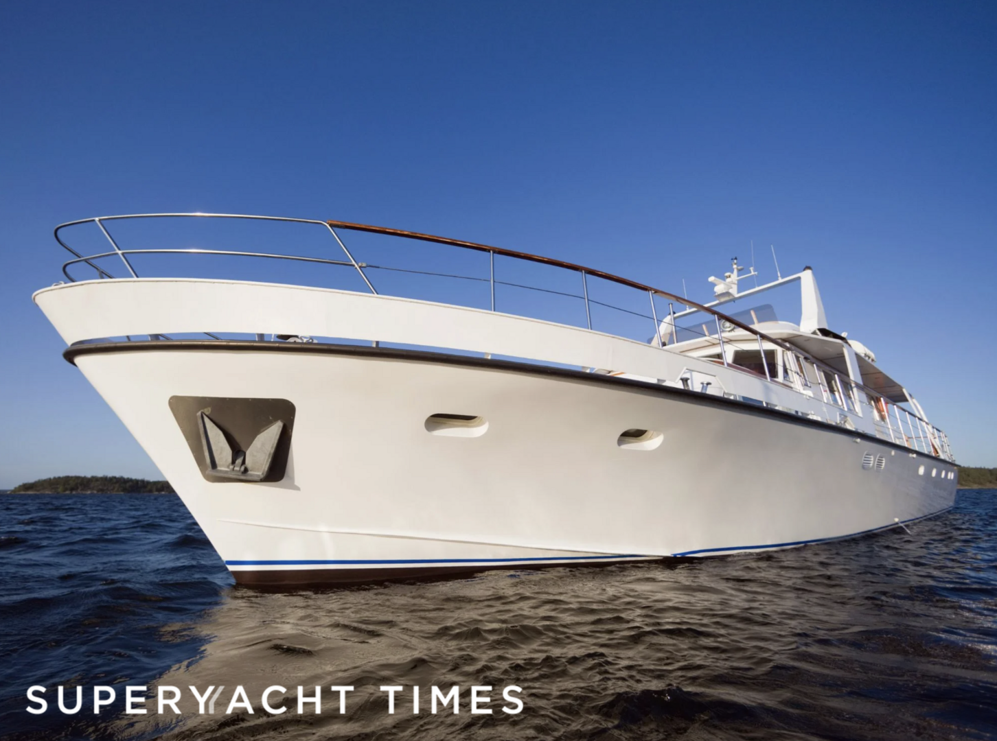 Stella Nova yacht anchored 