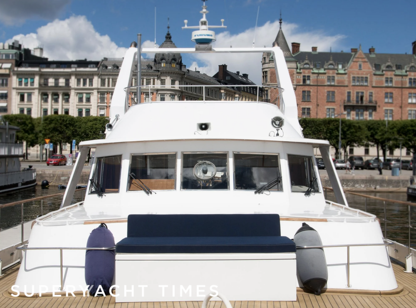 Stella Nova yacht foredeck 