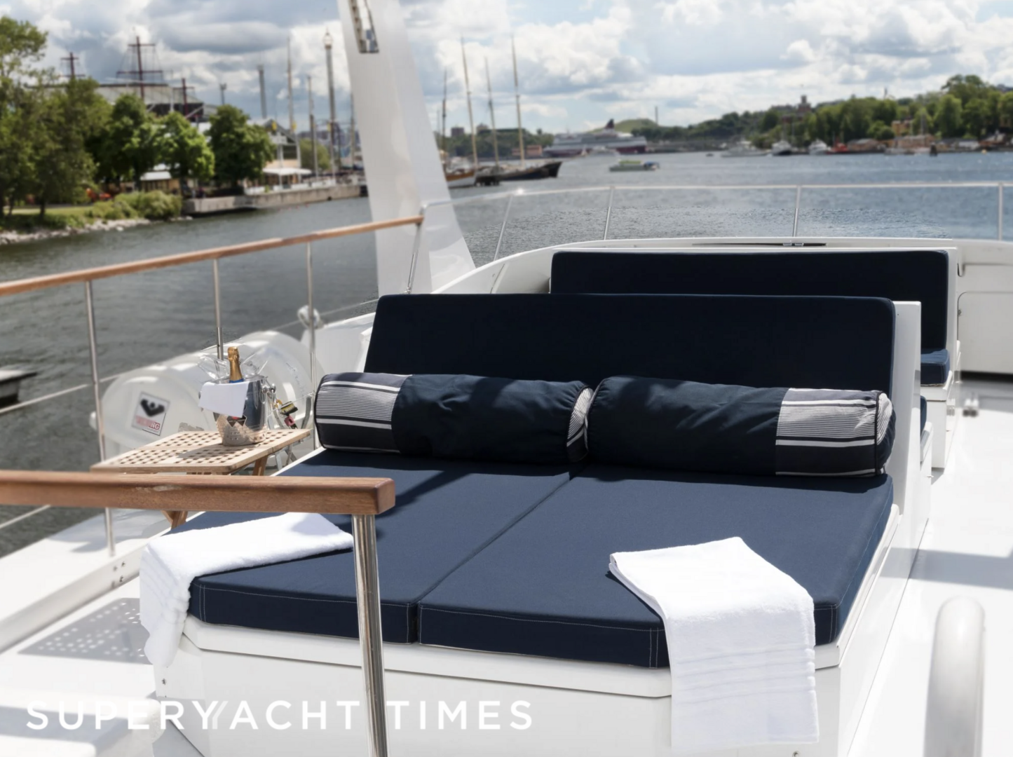 Stella Nova yacht flybridge 