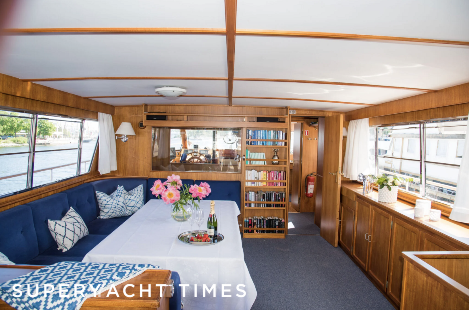 Stella Nova yacht saloon