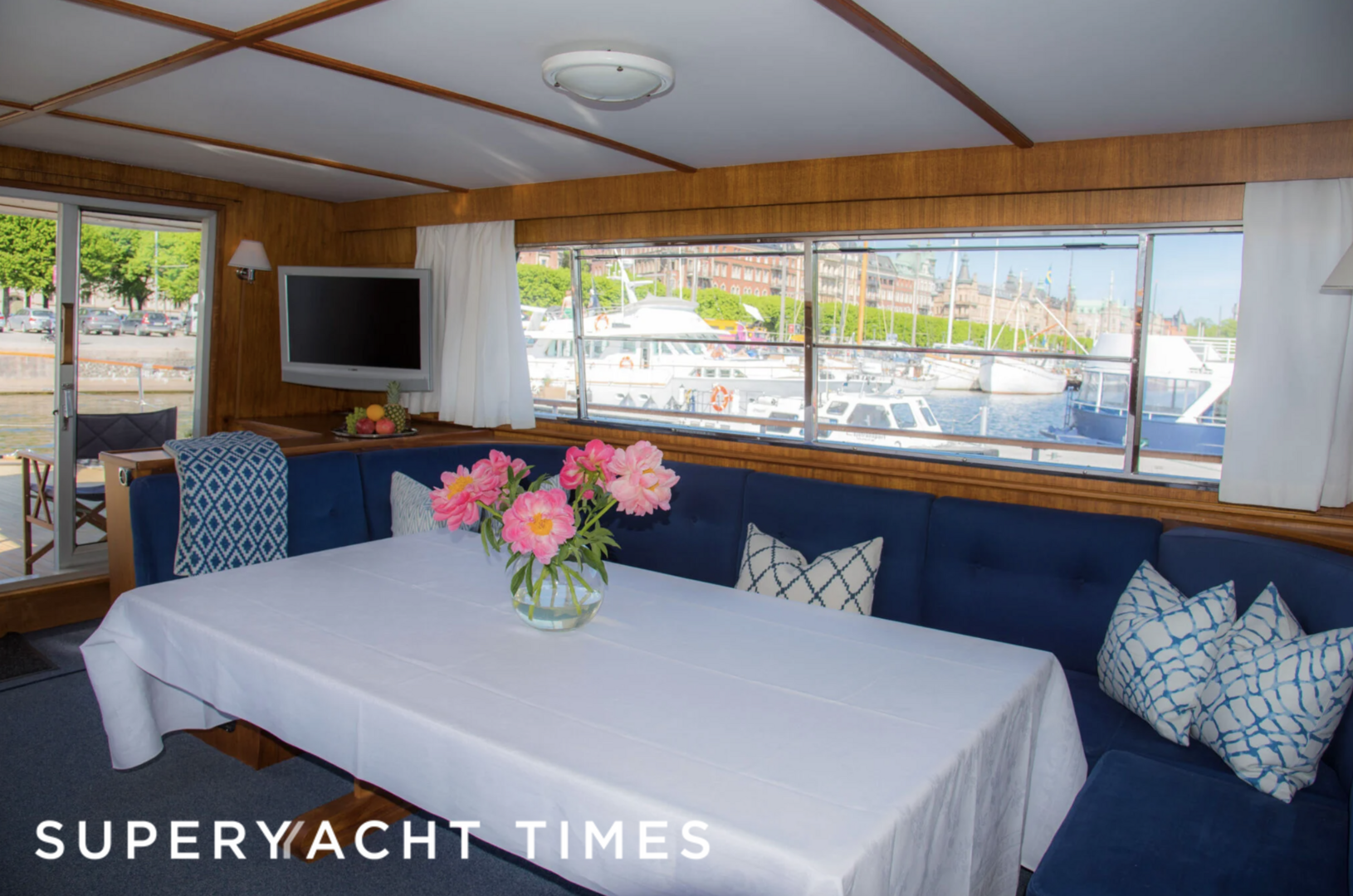 Stella Nova yacht saloon