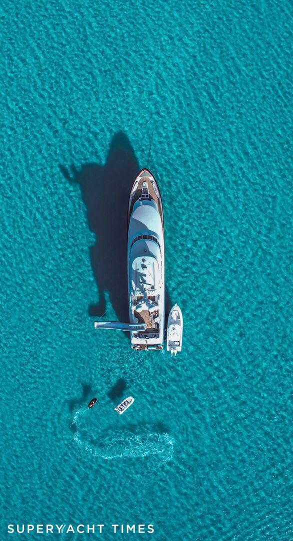 Fore Aces yacht anchored