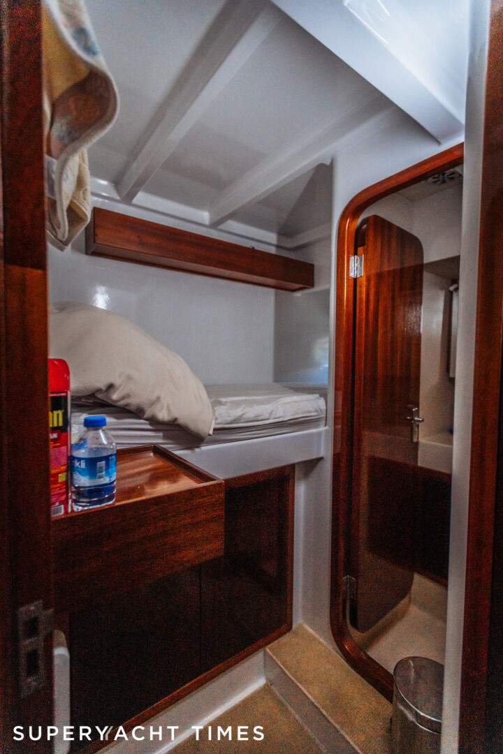 Larimar yacht stateroom