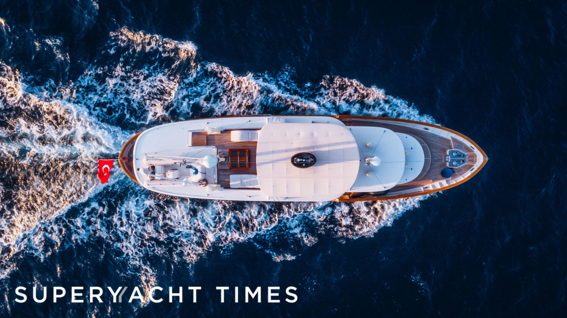 Larimar yacht cruising