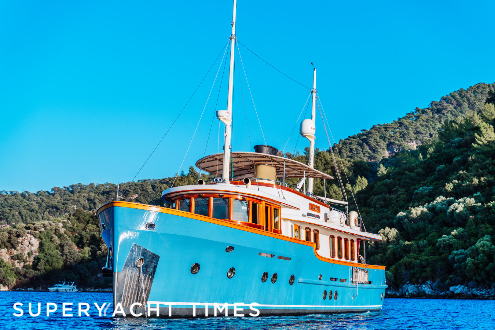 Larimar yacht anchored 