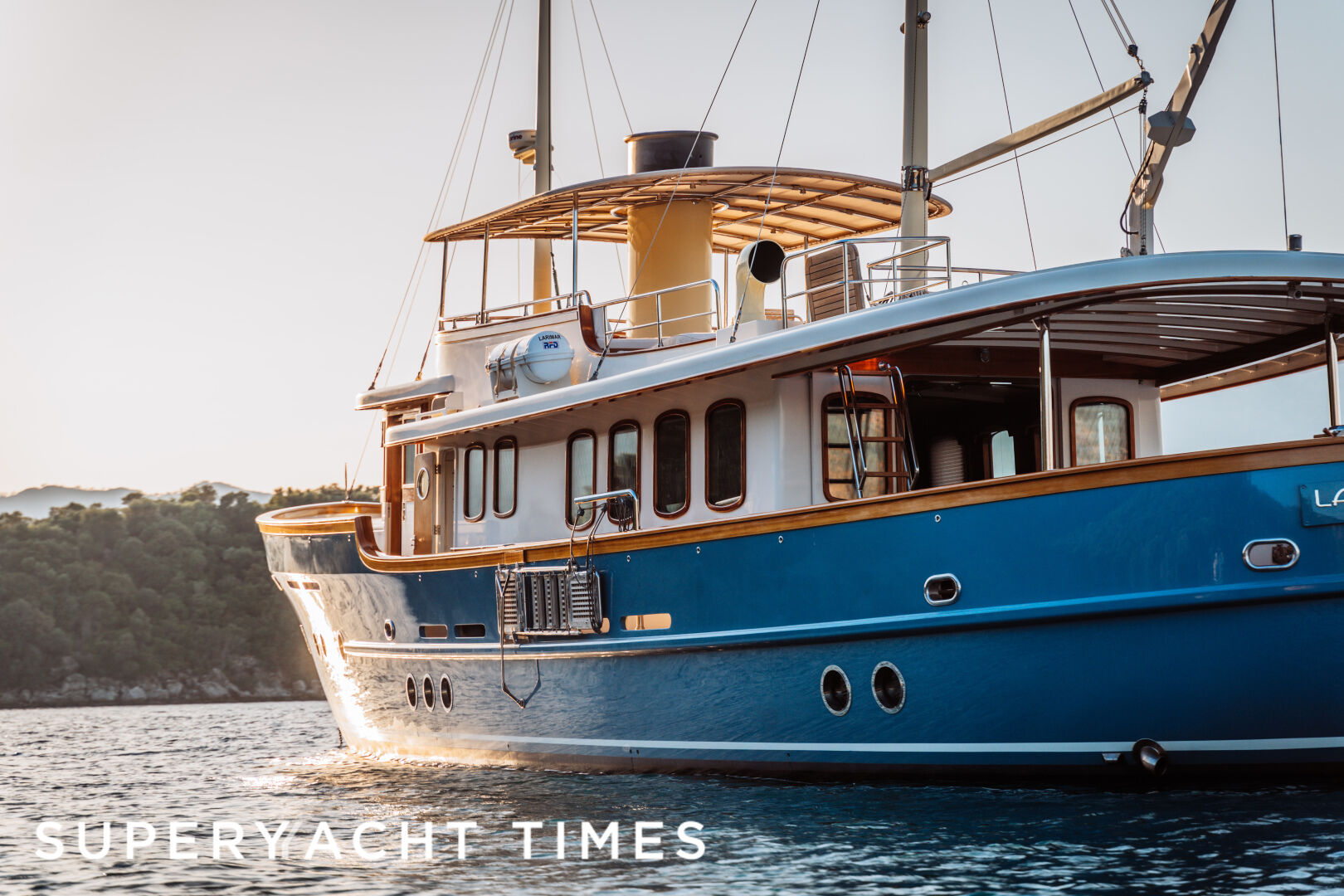 Larimar yacht cruising