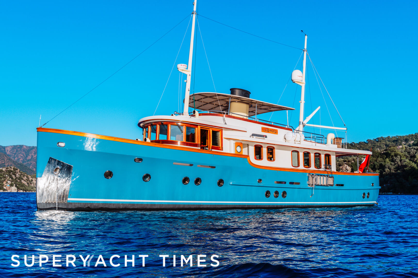 Larimar yacht anchored