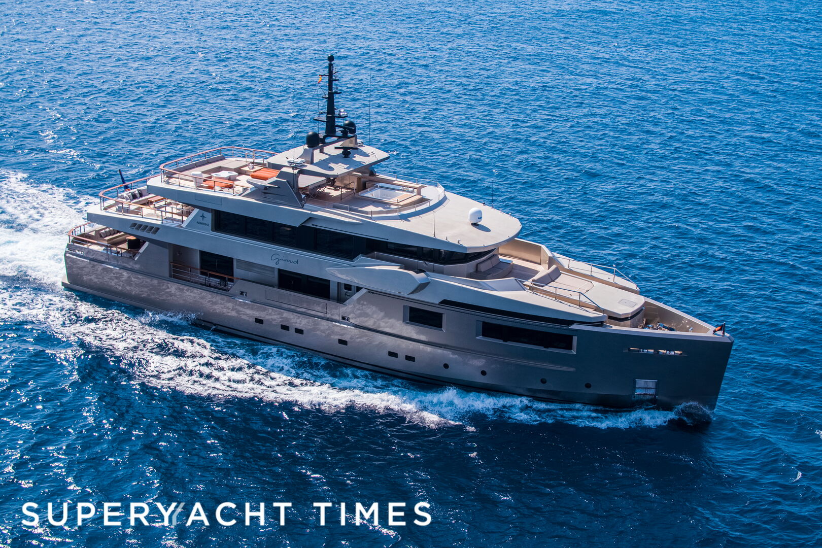 admiral-40m-motor-yacht-giraud-sold