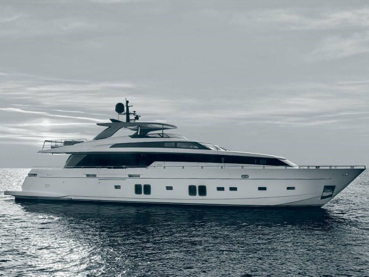 32m Sanlorenzo SL106 yacht Piacere III sold