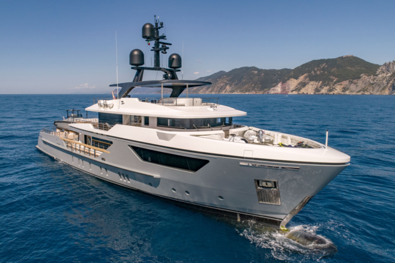 Drifter W yacht at anchor 
