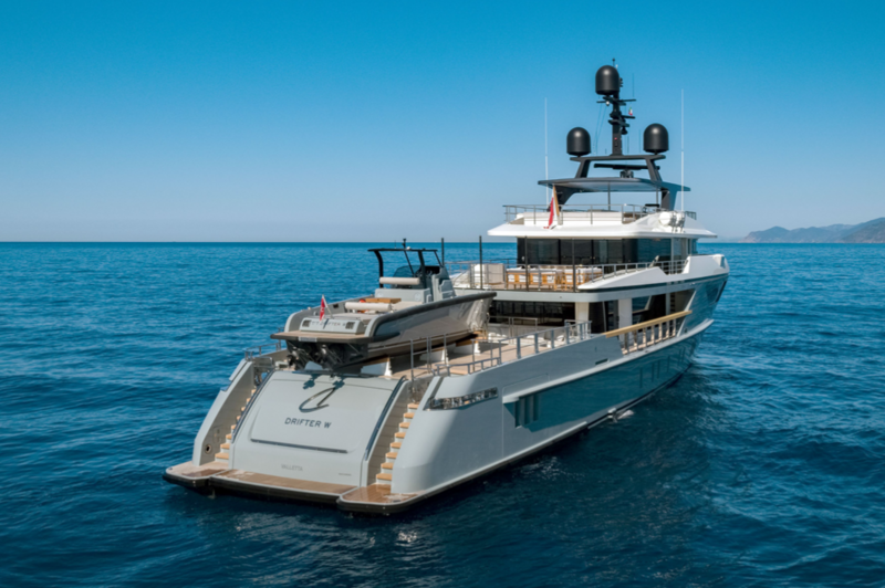 Drifter W yacht at anchor 