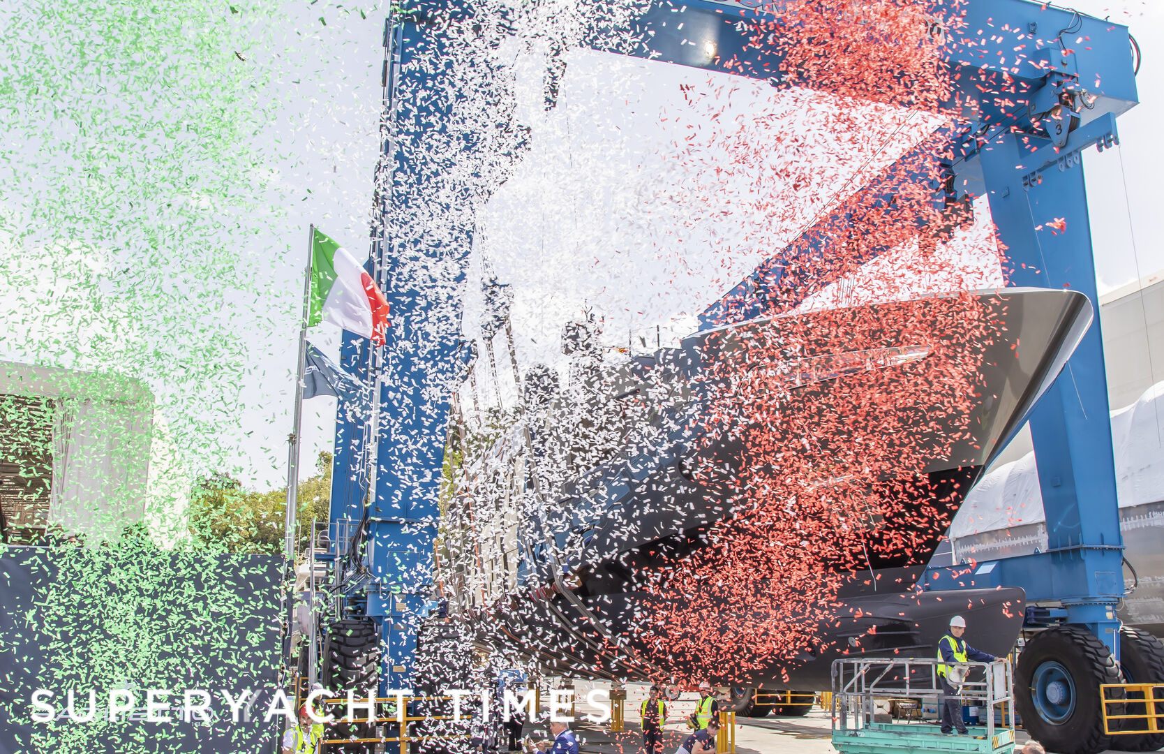 42m lightning-fast Baglietto yacht Rush hits the water