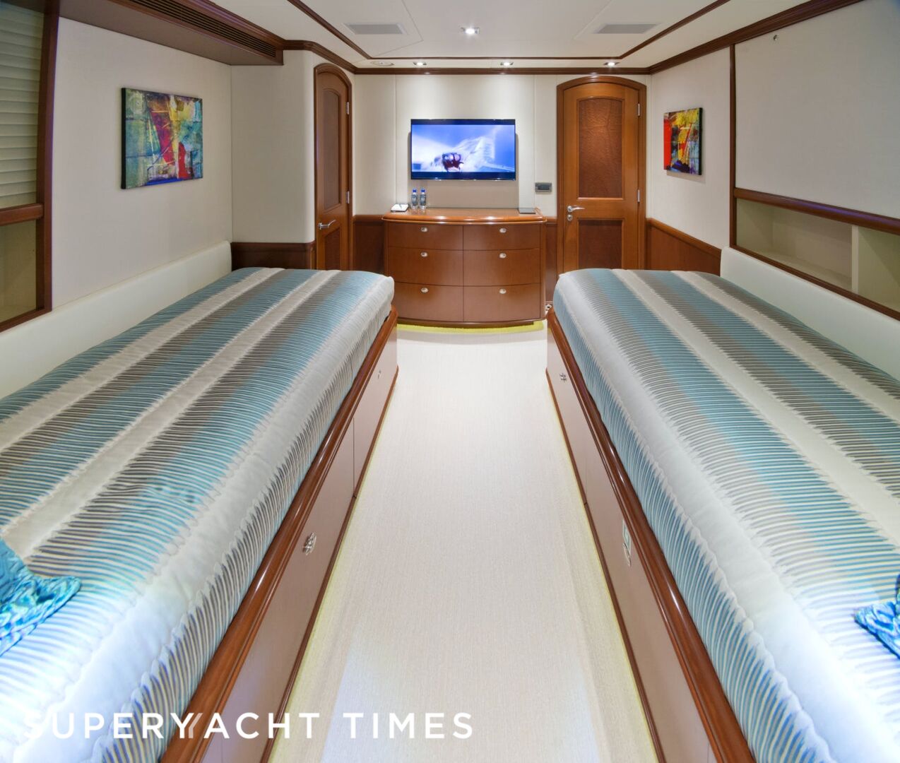 Fore Aces yacht stateroom 