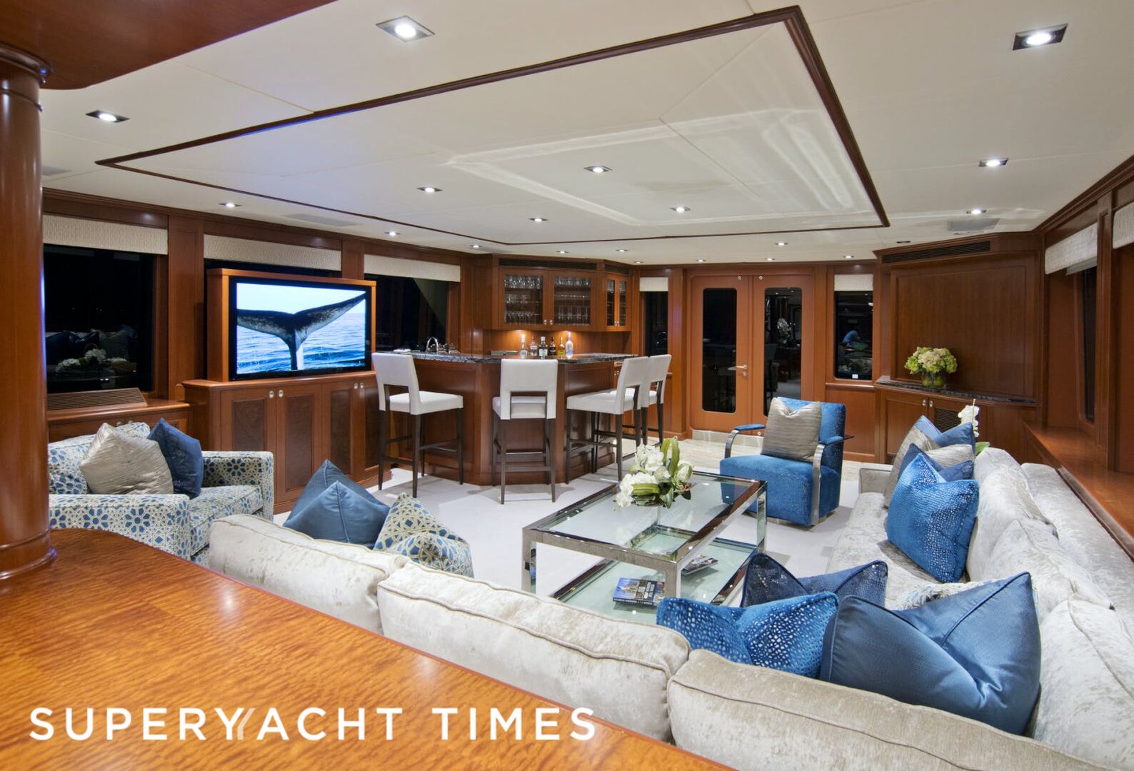 Fore Aces yacht saloon