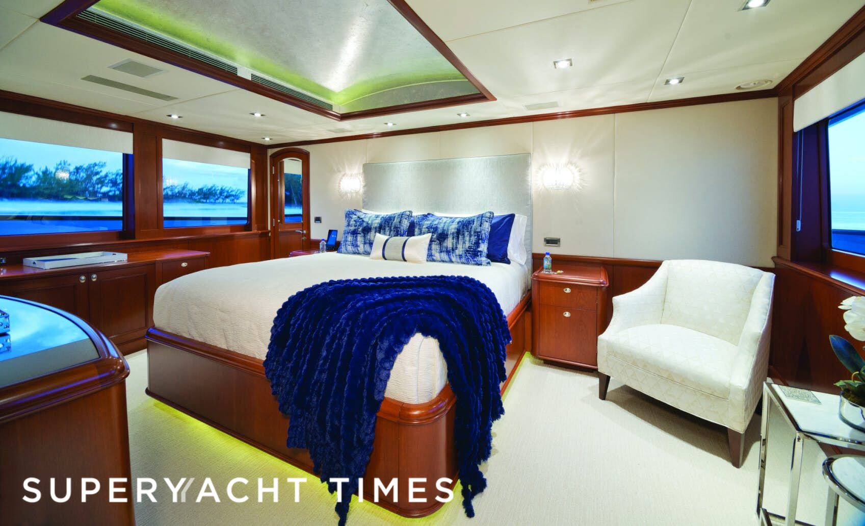 Fore Aces yacht stateroom 