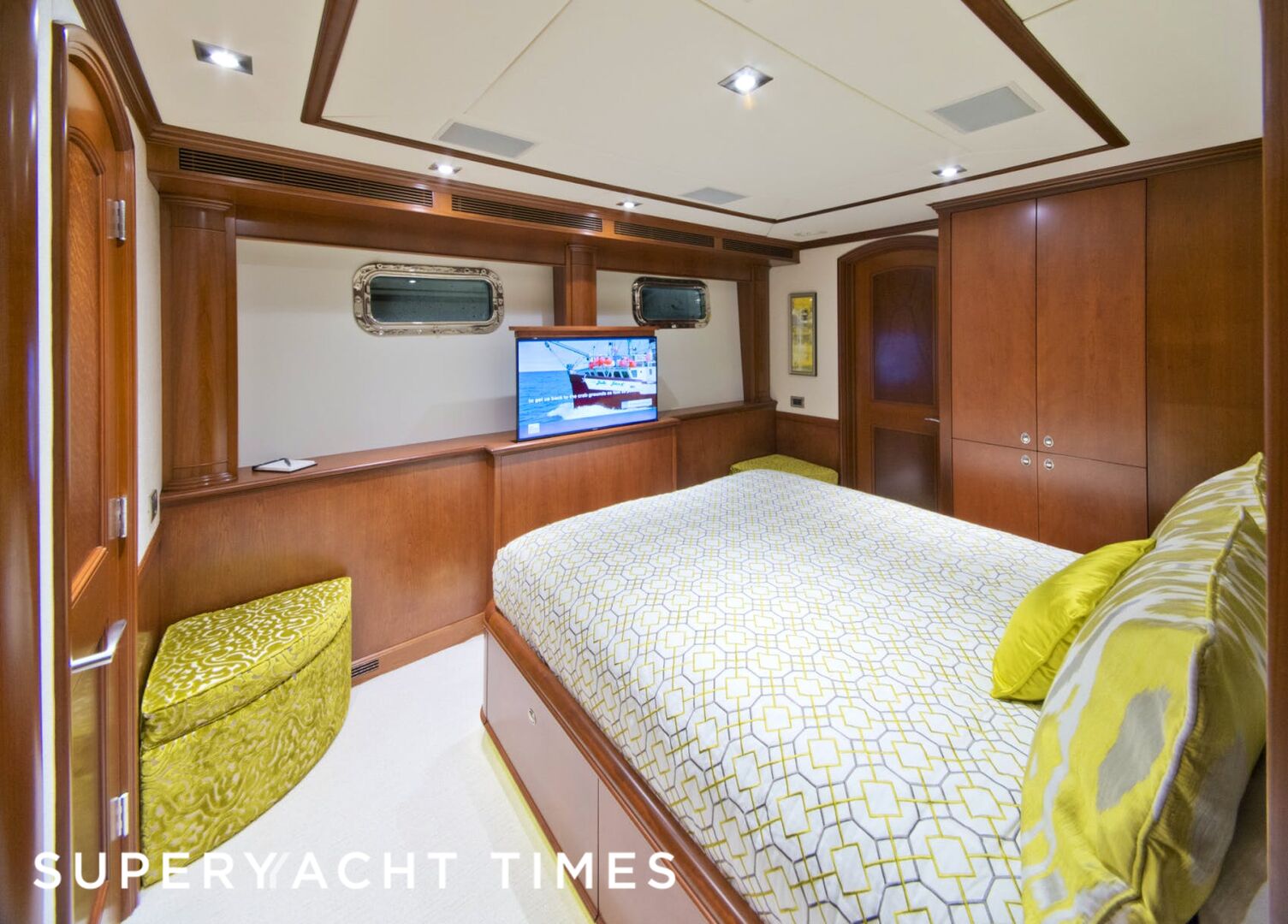 Fore Aces yacht stateroom 