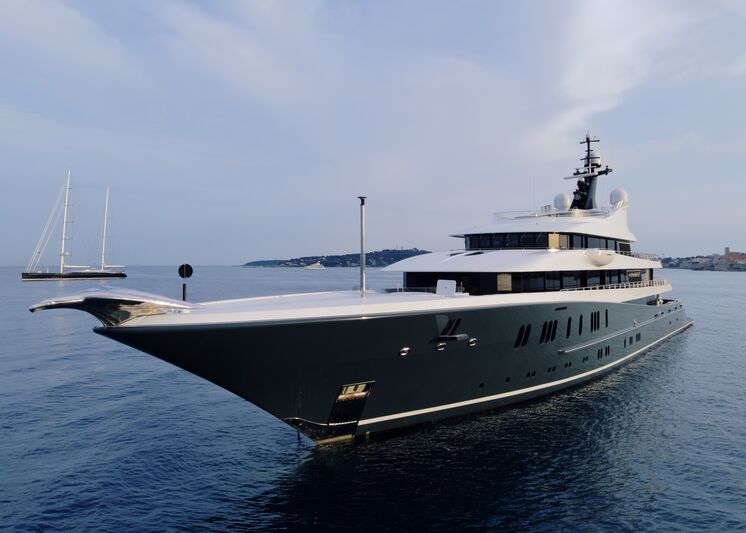 Phoenix 2 Yacht 