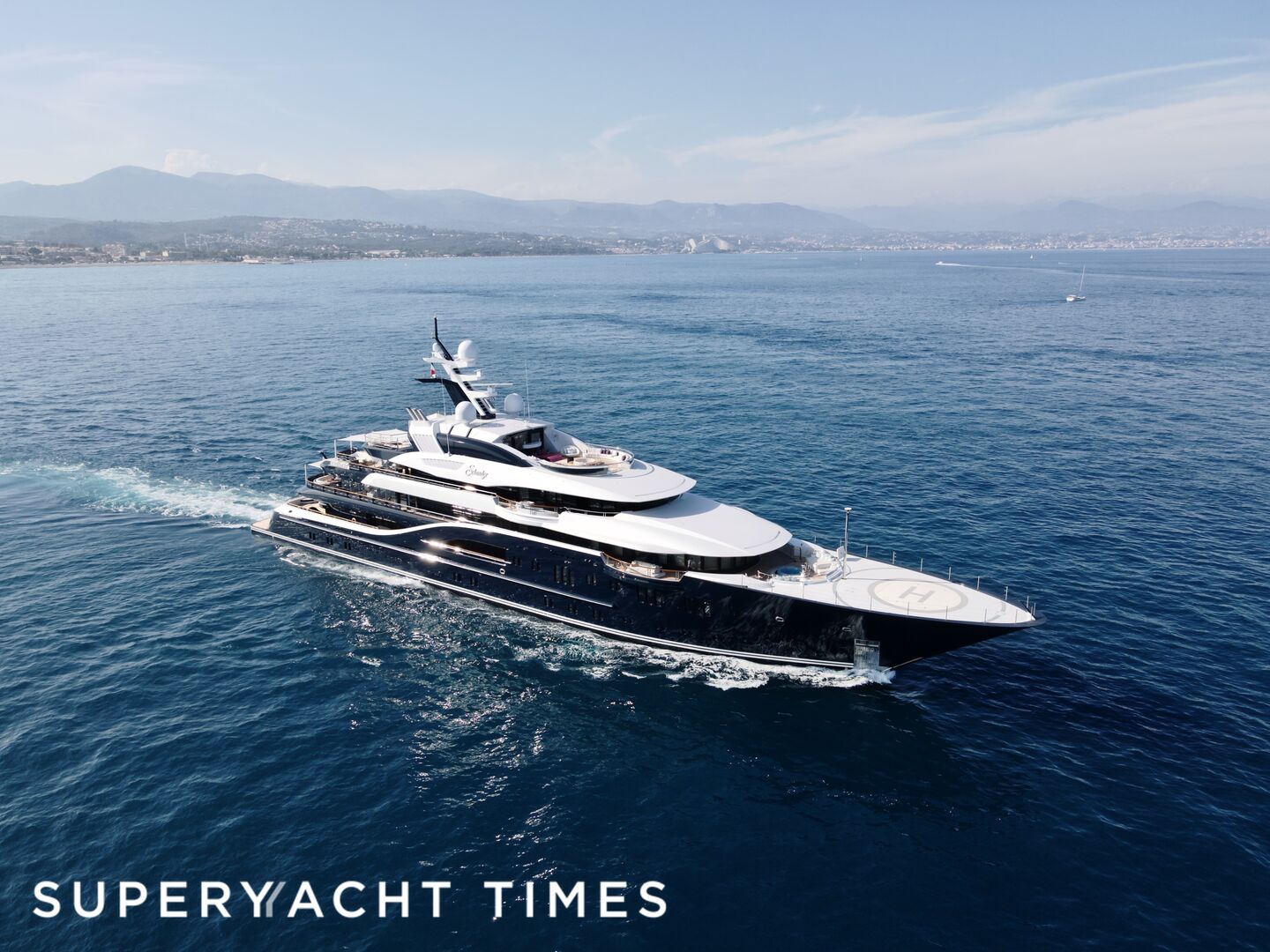Solandge yacht cruising in Antibes 