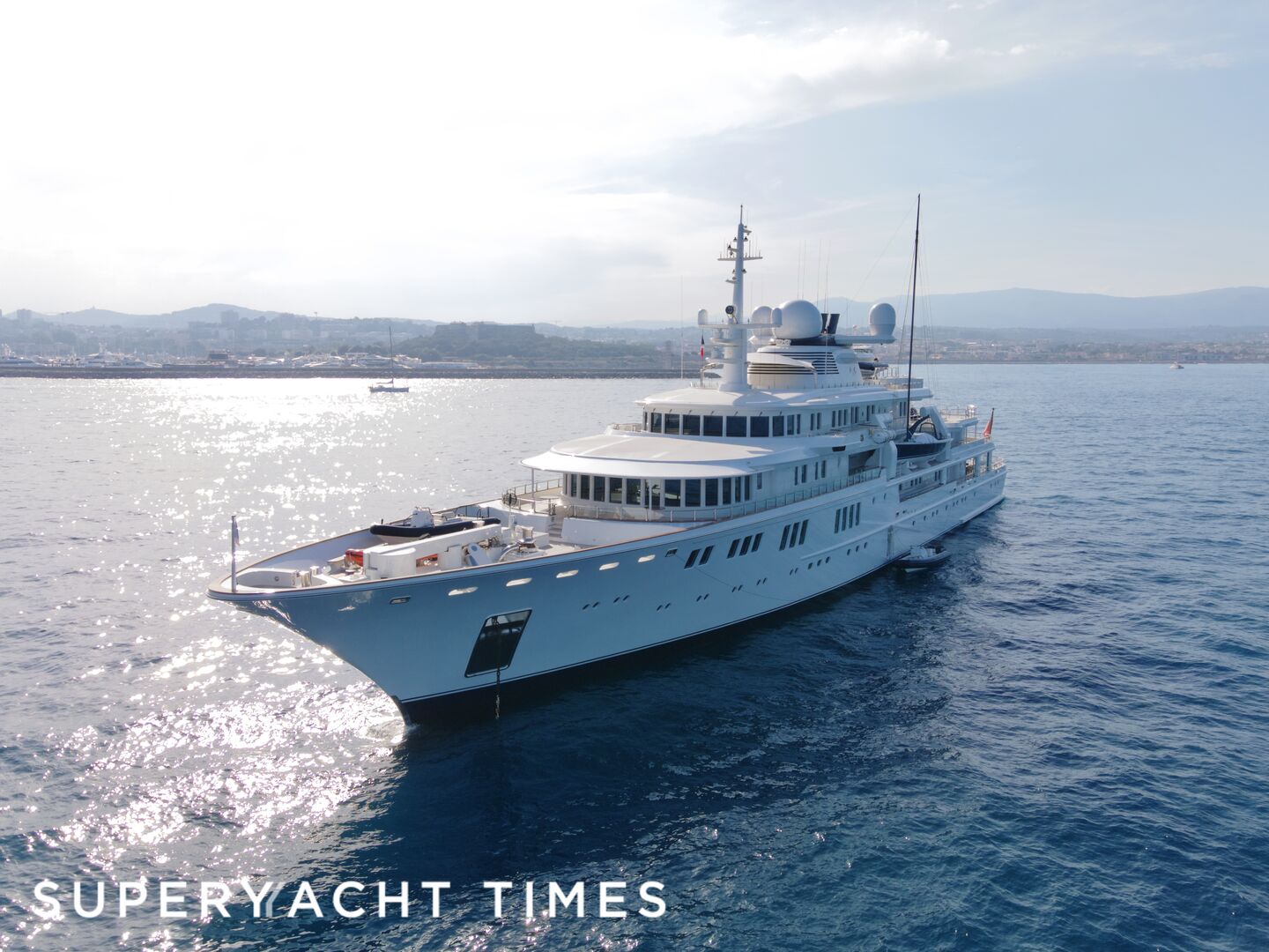 Tatoosh yacht anchored in Antibes 