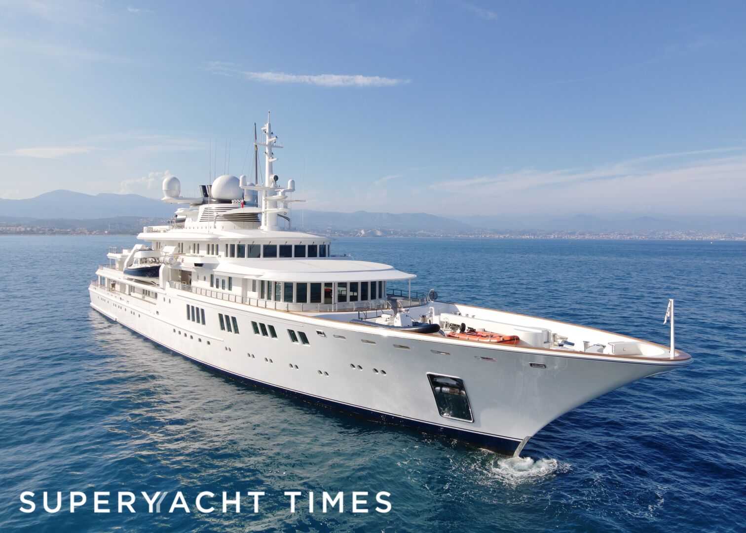 Tatoosh yacht anchored in Antibes 
