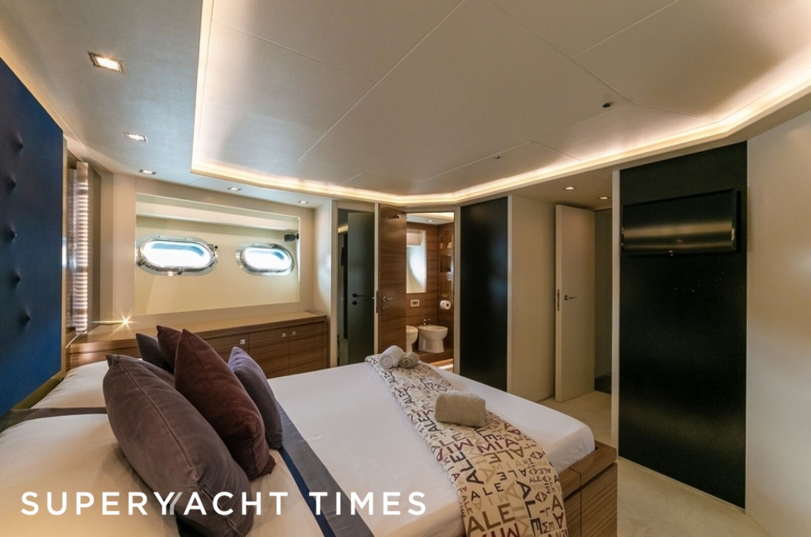 Ale.Mia yacht stateroom 