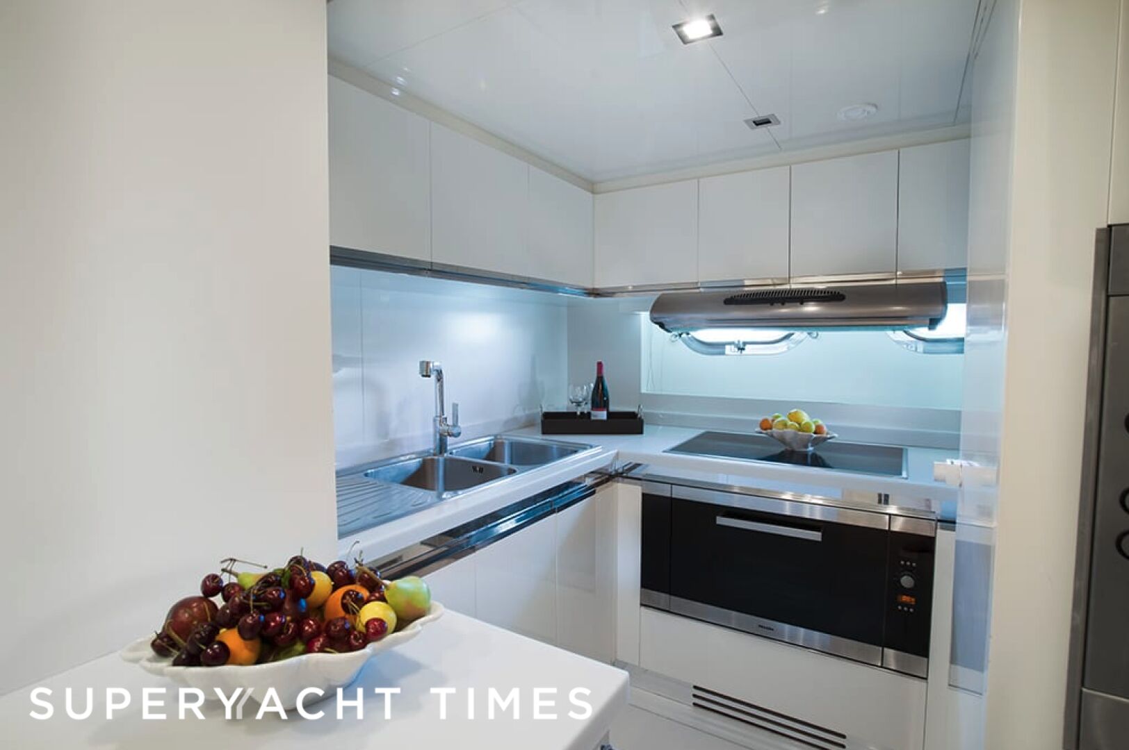 Ale.Mia yacht galley