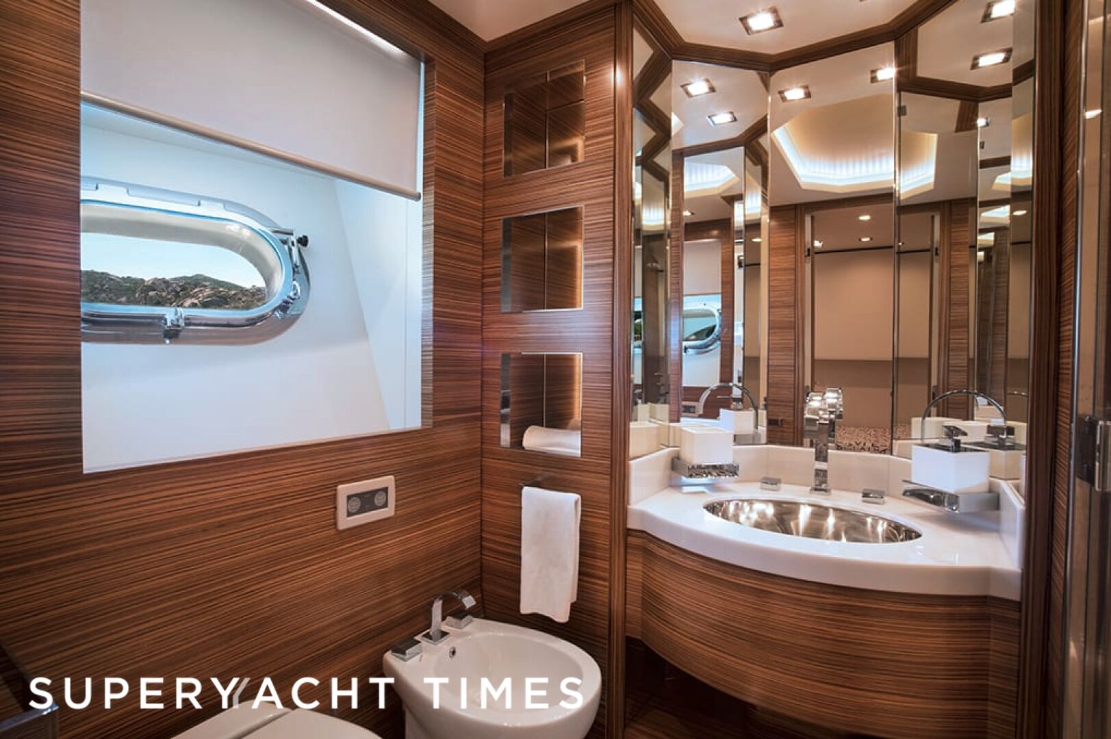 Ale.Mia yacht bathroom 
