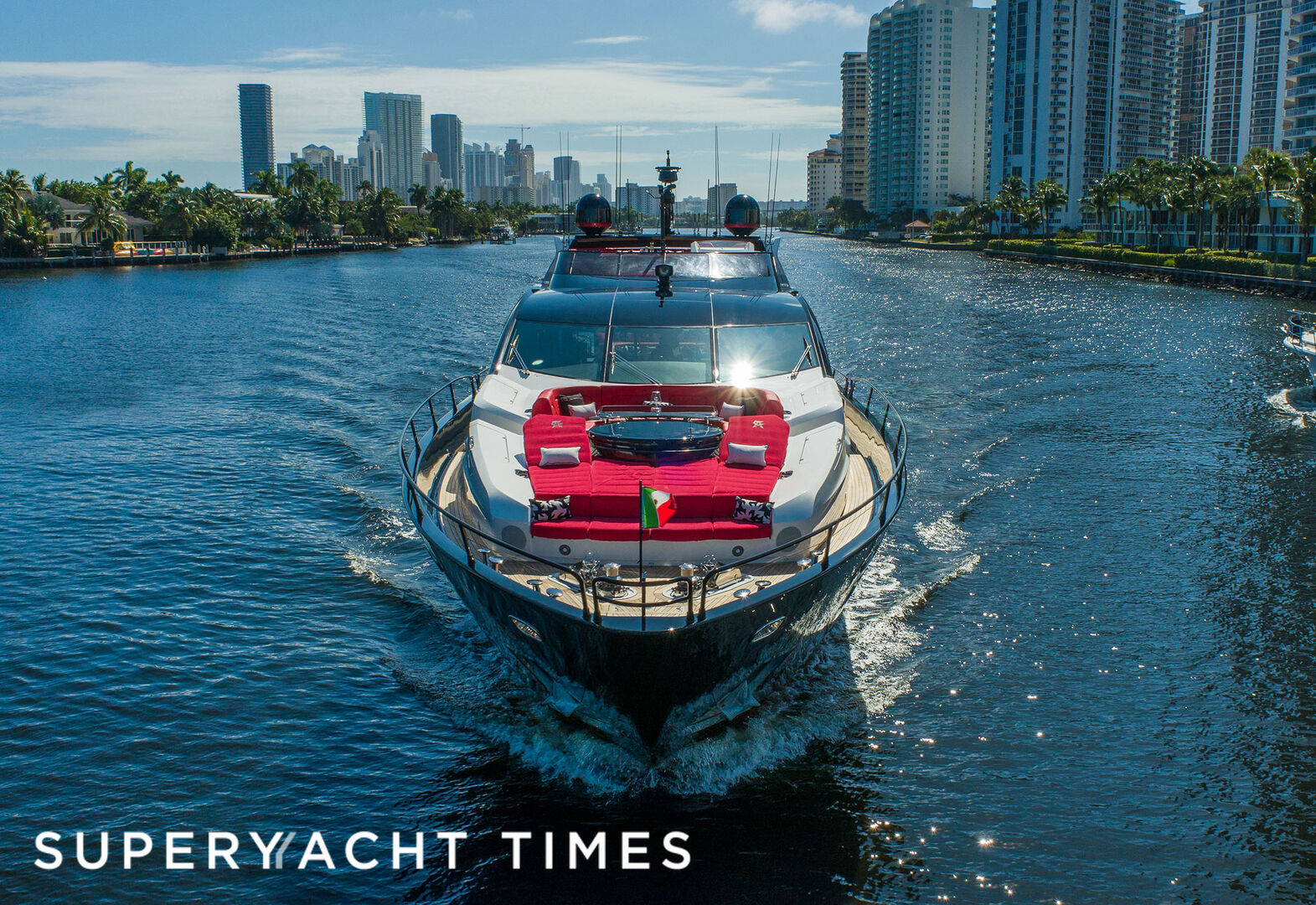 Canelo yacht cruising