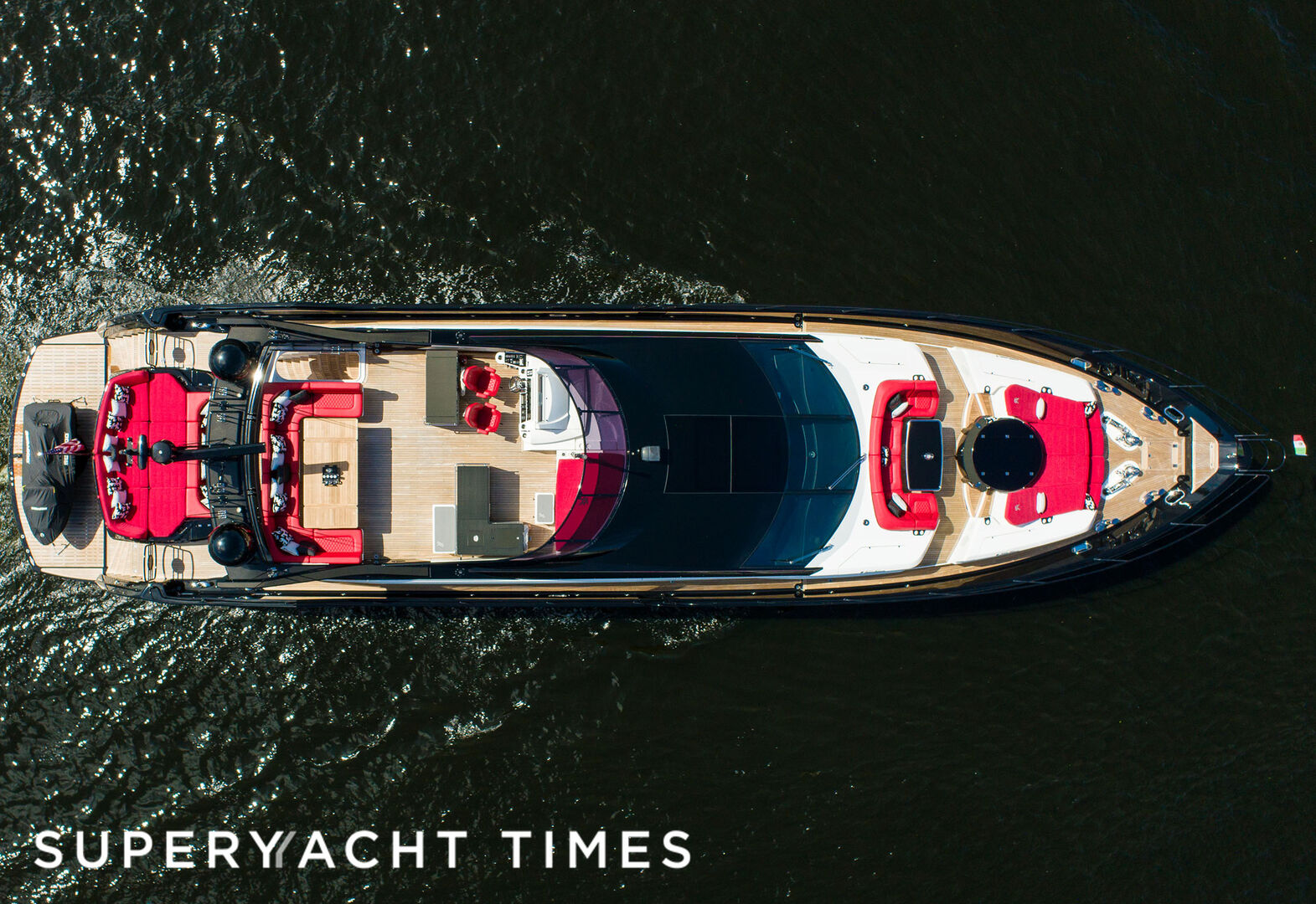 Canelo yacht cruising