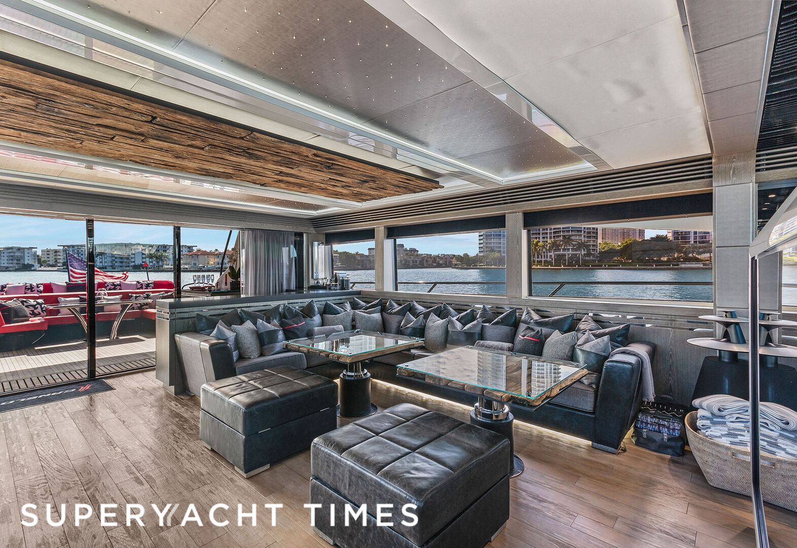 Canelo yacht saloon