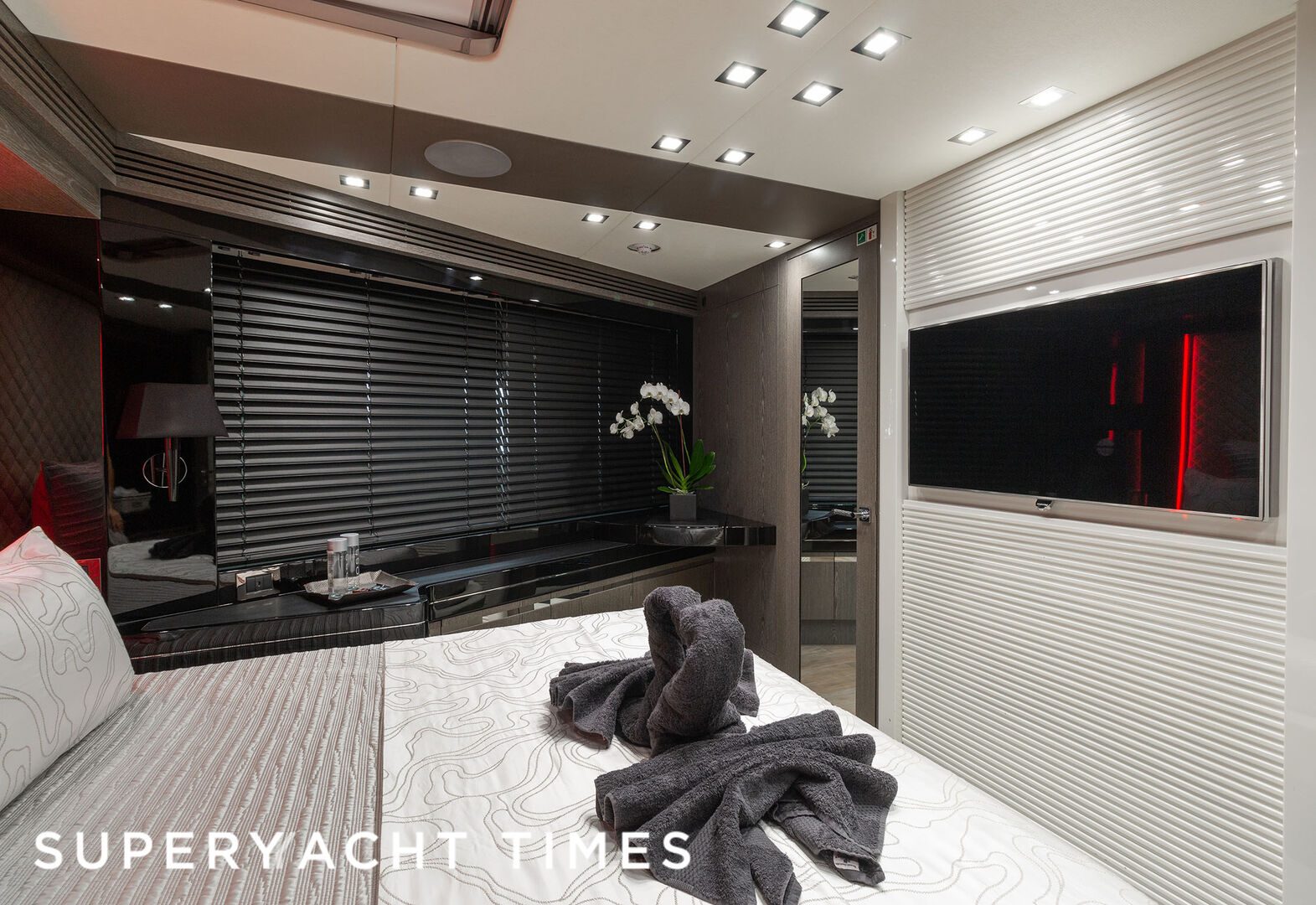 Canelo yacht stateroom 