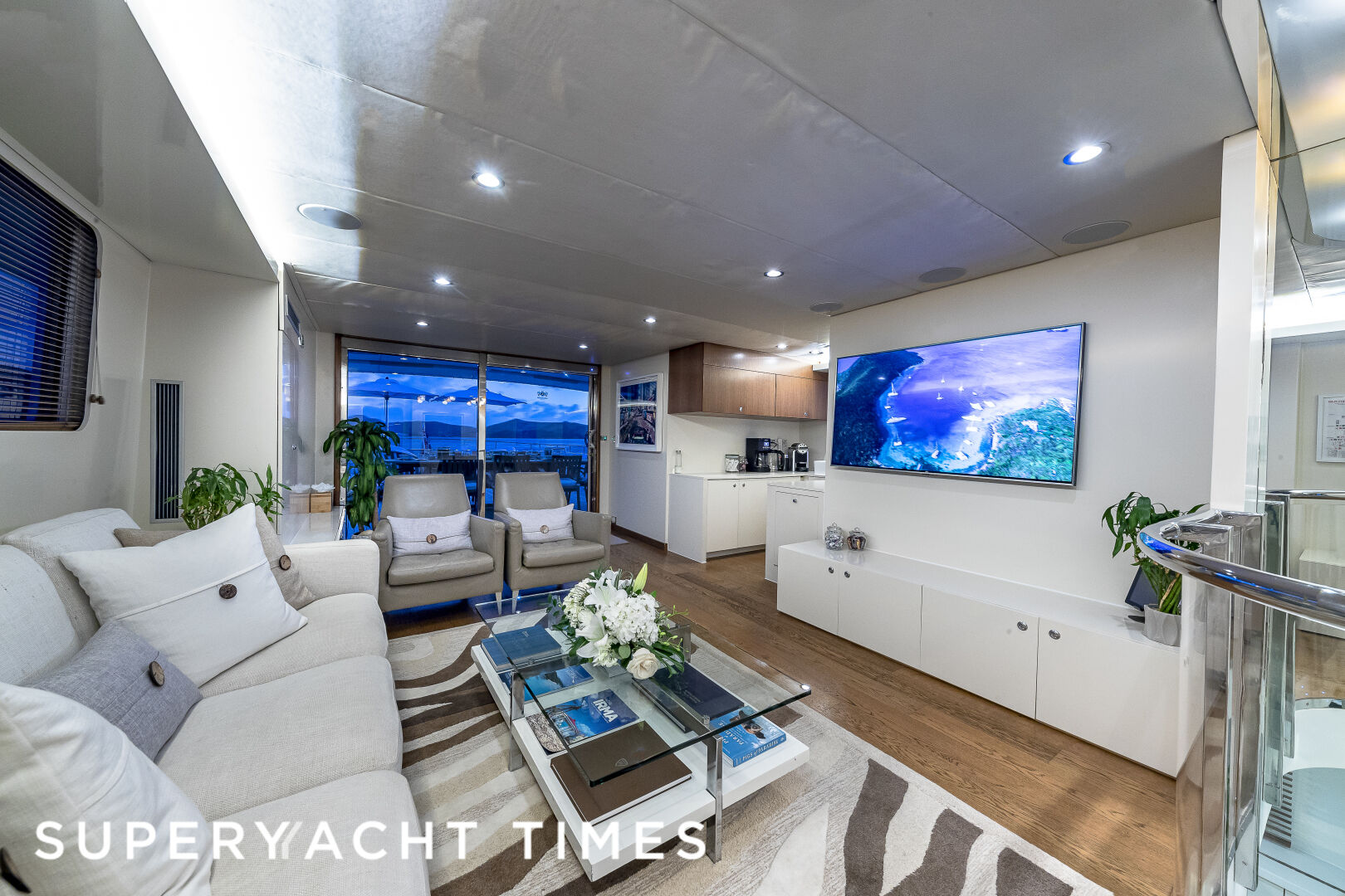 Lionshare yacht saloon