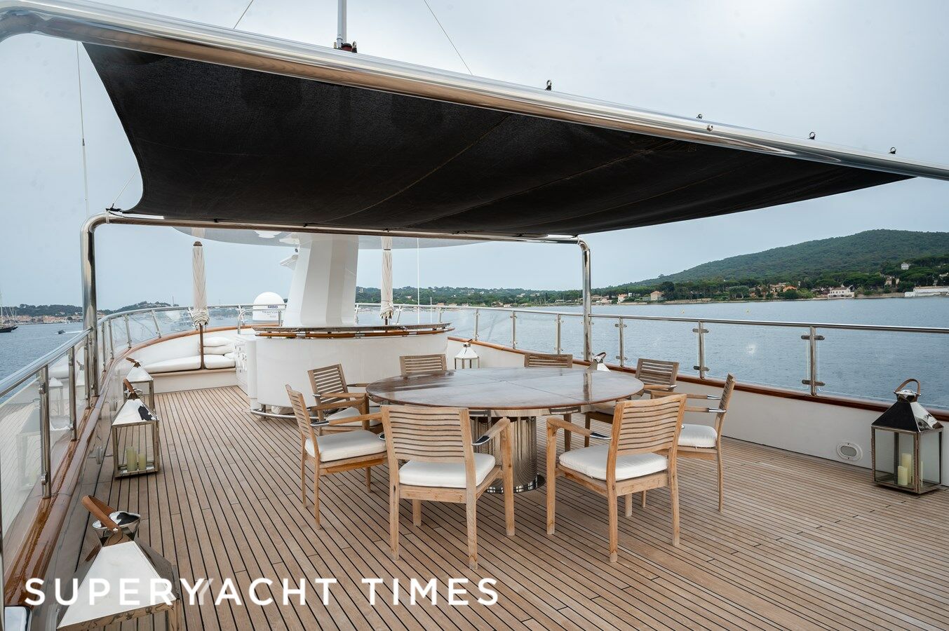 Amoha yacht deck