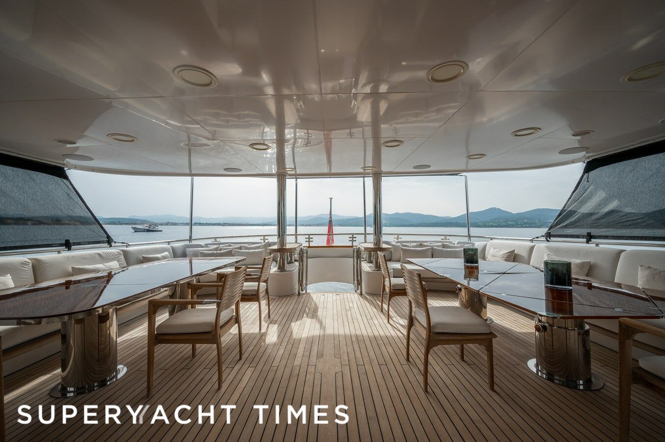 Amoha yacht deck