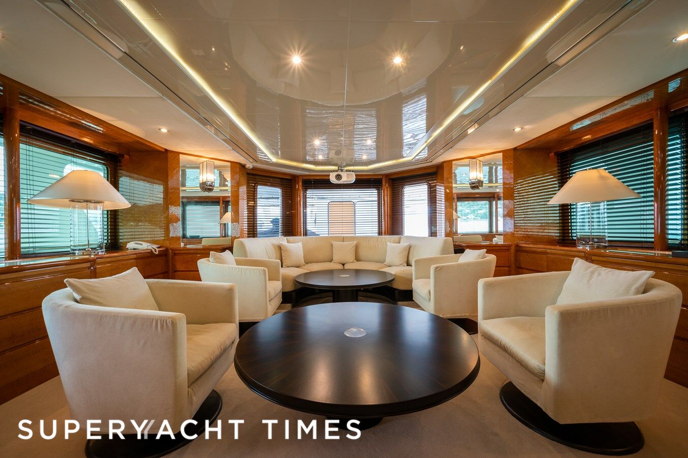 Amoha yacht saloon