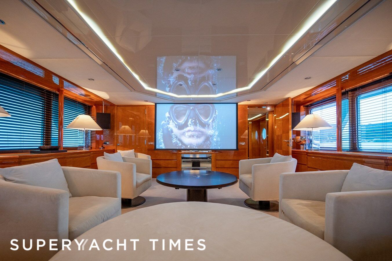 Amoha yacht saloon
