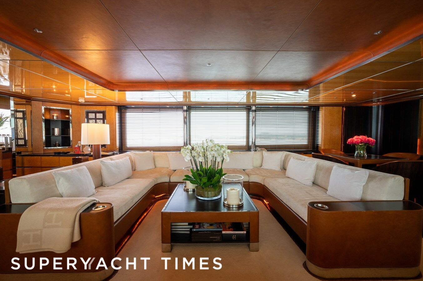 Amoha yacht saloon