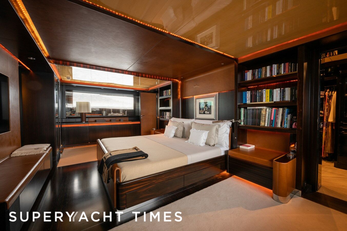 Amoha yacht stateroom