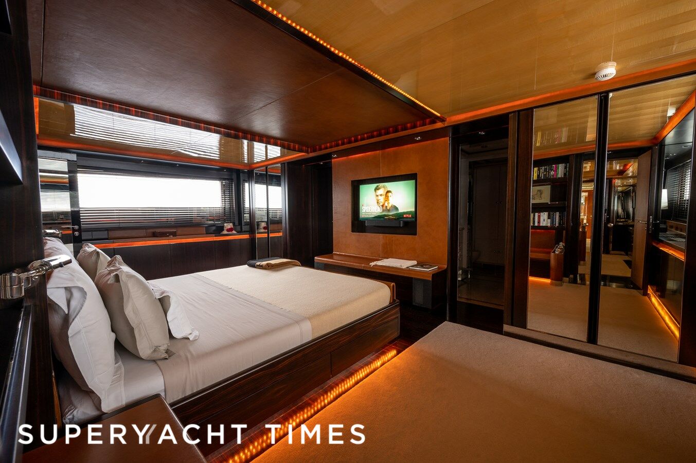 Amoha yacht stateroom