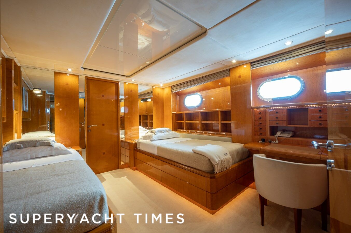 Amoha yacht stateroom