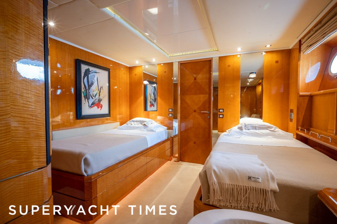 Amoha yacht stateroom