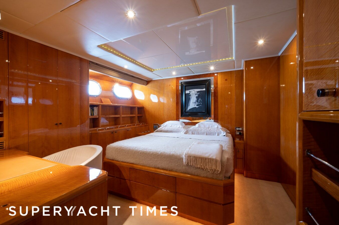 Amoha yacht stateroom