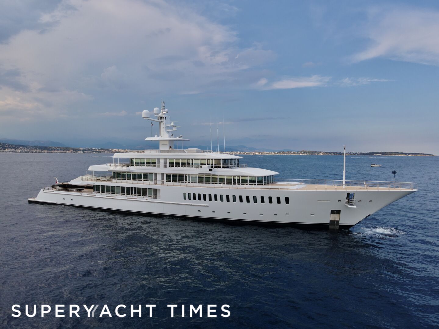 Musashi yacht anchored in Cannes 