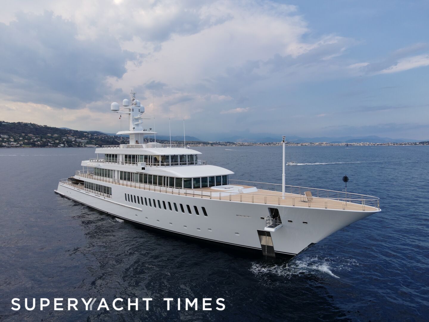 Musashi yacht anchored in Cannes 